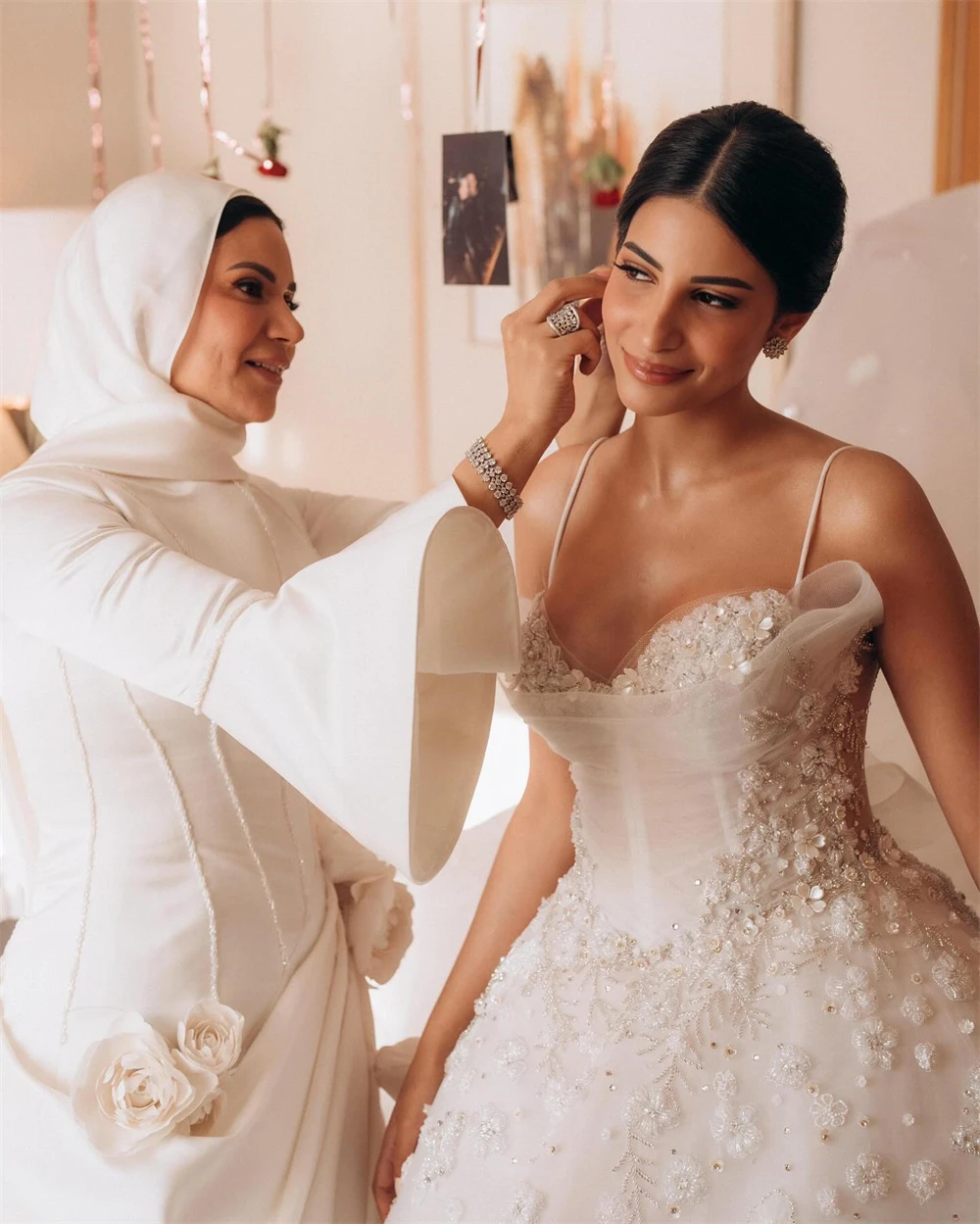 

Customized White Tulle Applique Bow Wedding Party A-line Spaghetti strap Long Dresses Elegant Exquisite Luxury Charming Dresses