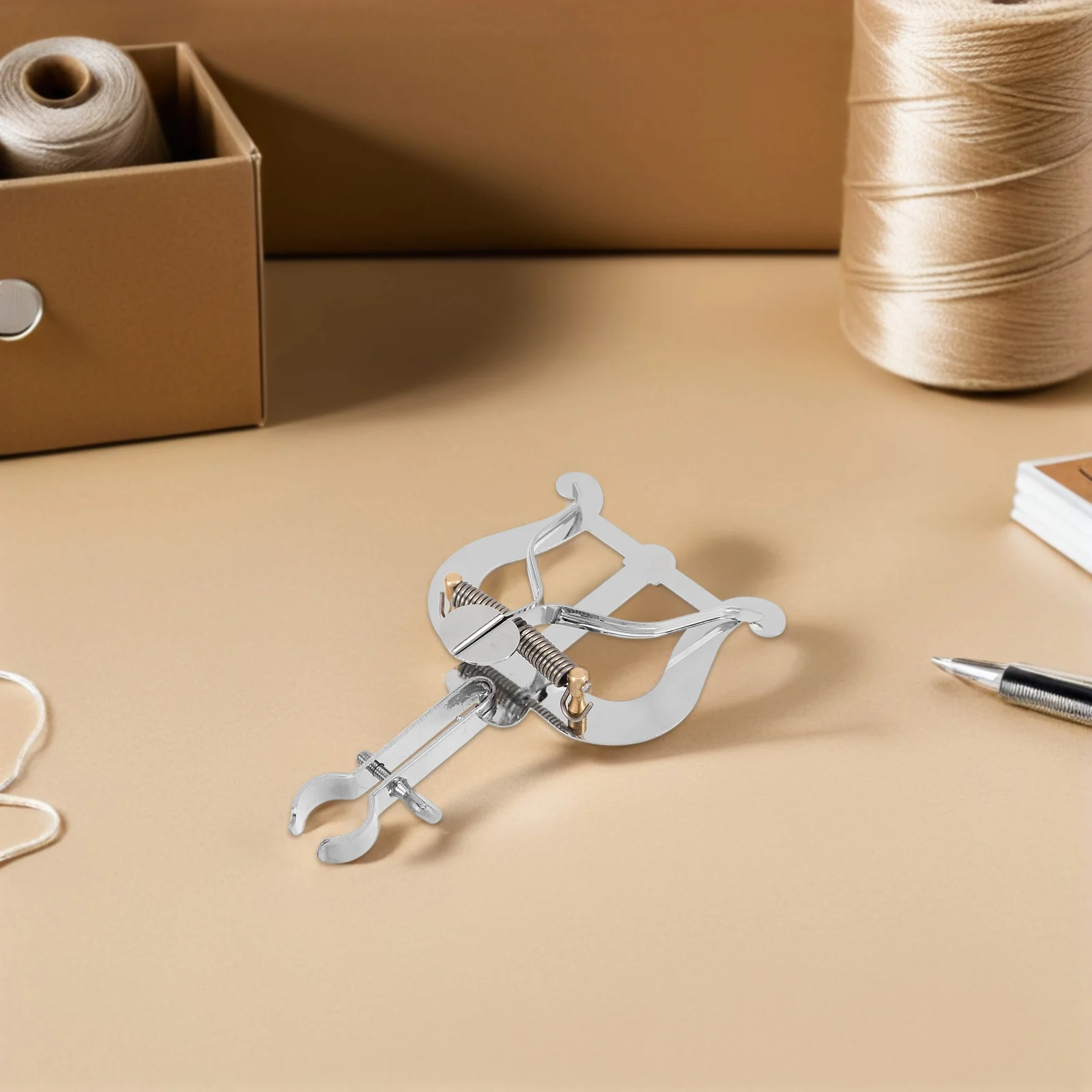 

Portable French Horn Sheet Music Clip Clamp-On Holder For Marching Band Lightweight Durable Metal Wind Instrument Music Stand