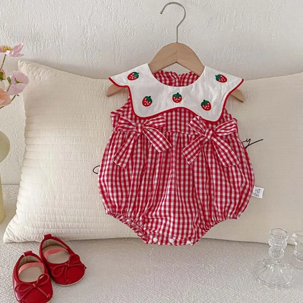 Red Gird Sleeveless Girls Bodysuits Breathable Cotton Lace Collar Infant Girls Bodysuit Strawberry Print Cotton Fabric