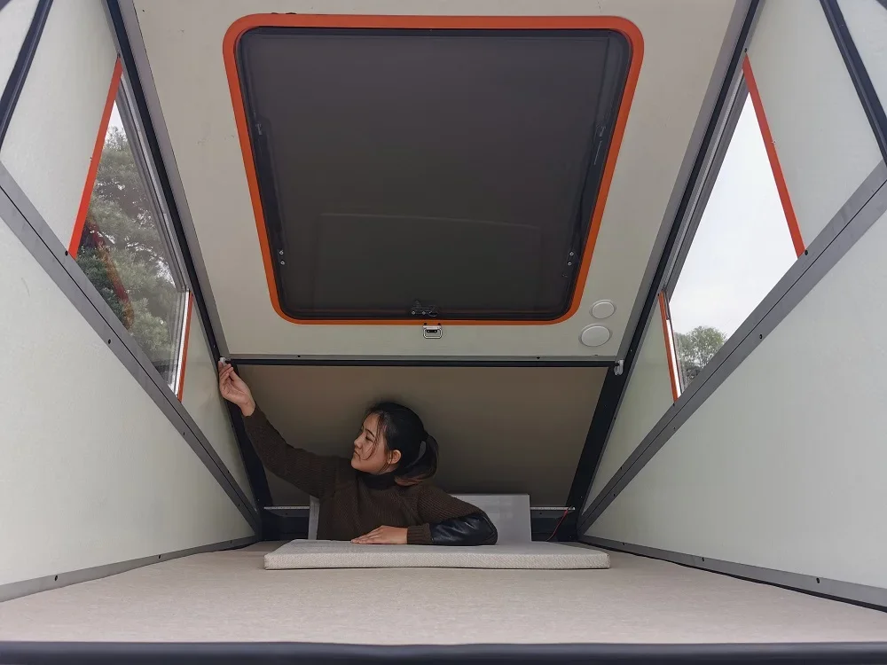 2026 Waterproof Aluminum High Quality Car Rooftop Tent Outdoor Camping Hard Shell Pop Up Car Roof Tent