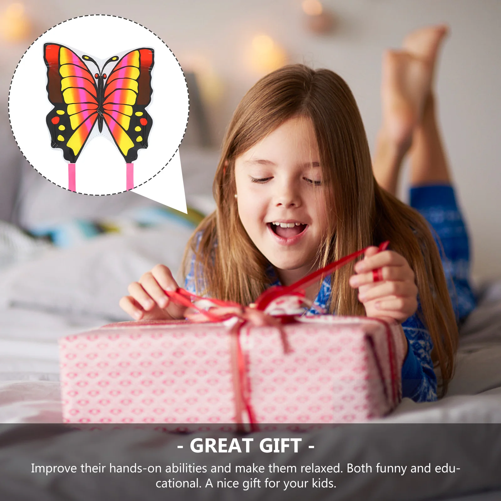 كارتون طائرة ورقية على شكل فراشة للأطفال الذين يلعبون ألعاب خفيفة الوزن