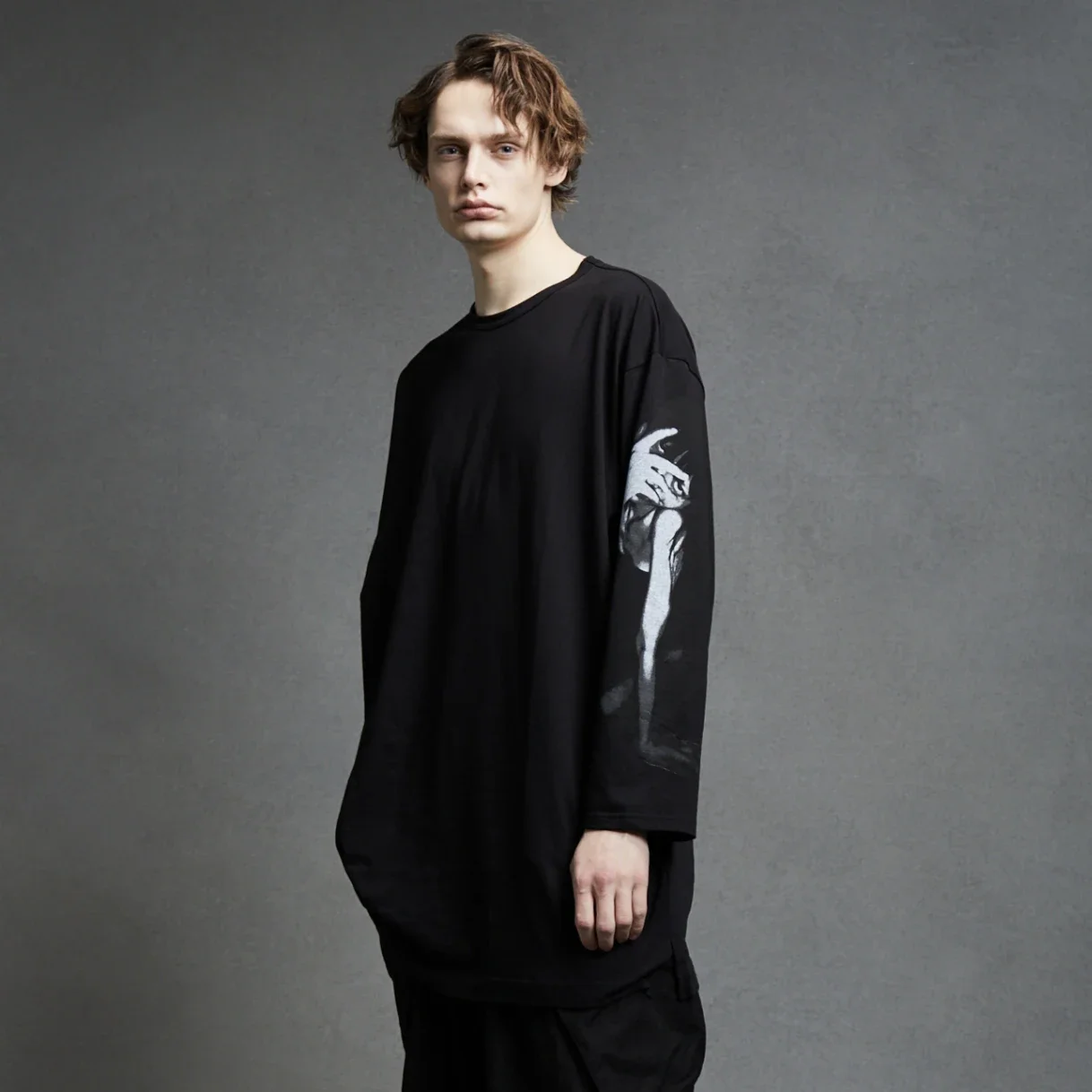 

YOJI OOAK Хлопковая черная футболка с длинными рукавами и загадочным принтом Темная повседневная свободная вязаная толстовка с круглым вырезом