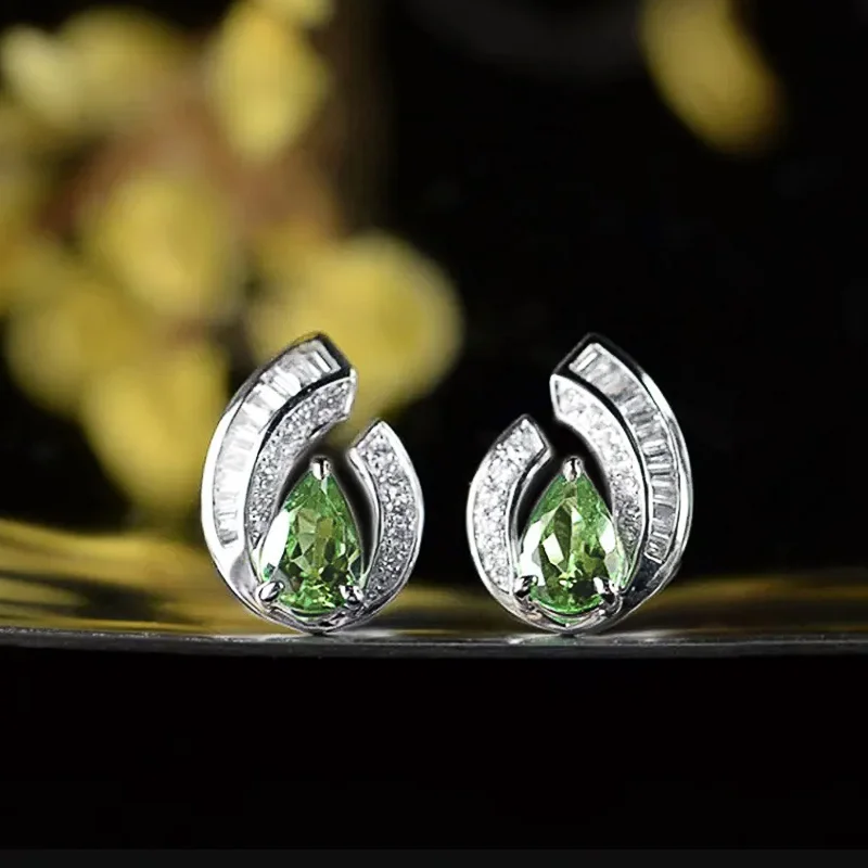 Huitan Damen-Ohrstecker, wassertropfenförmiger Ohrstecker mit birnengrünem Zirkonia, luxuriöse Braut- und Hochzeitsohrringe, neuer Schmuck