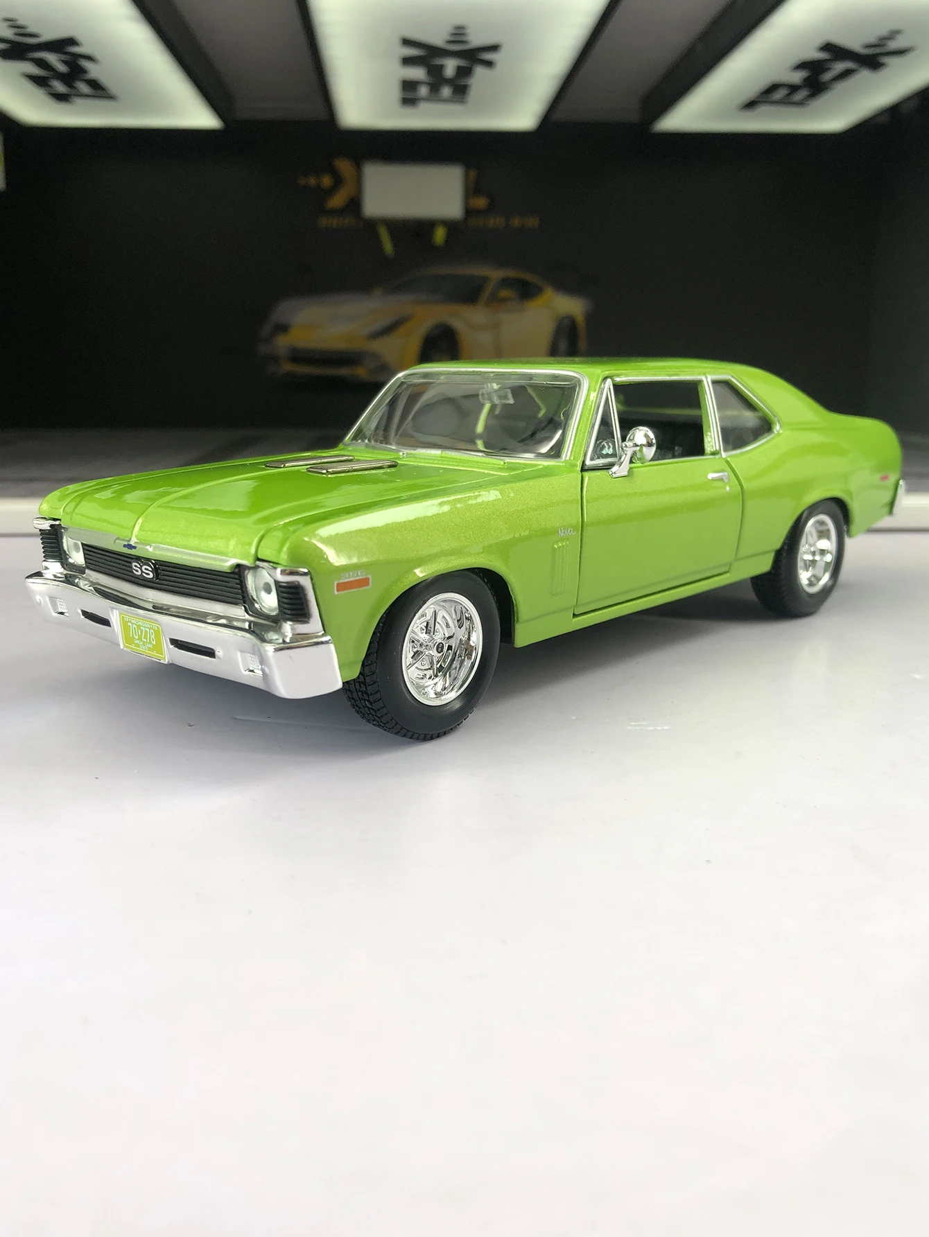 

Модель автомобиля Maisto 1:24 из цинкового сплава, имитирующая Chevrolet Nova SS 1970 года, статическая модель, металлический коллекционный подарок.