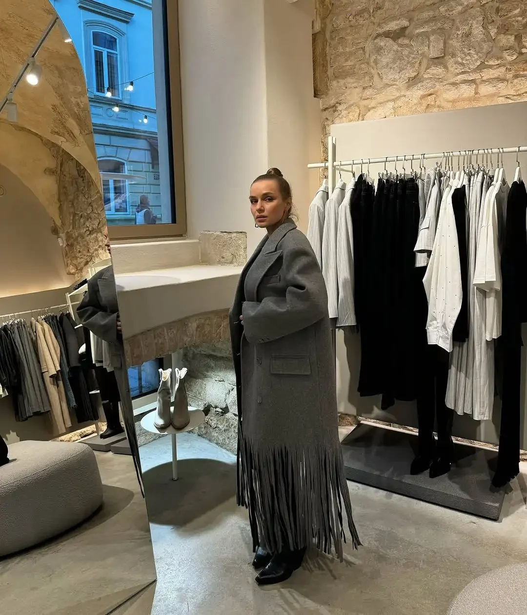 Modischer grauer Wollmantel mit Quasten für Damen, lässiger Revers-Mantel mit langen Ärmeln, doppelreihig, mit Taschen, lockerer langer Mantel, Damen-Outwear für den Alltag. – Detail 9