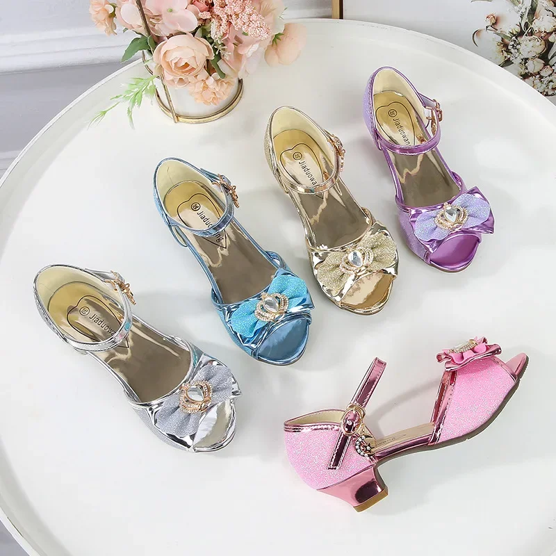 Chaussures de princesse élégantes avec nœud papillon couronne pour filles, sandales de fête de mariage pour enfants, chaussures à paillettes pour enfants, talons polyvalents, mode douce