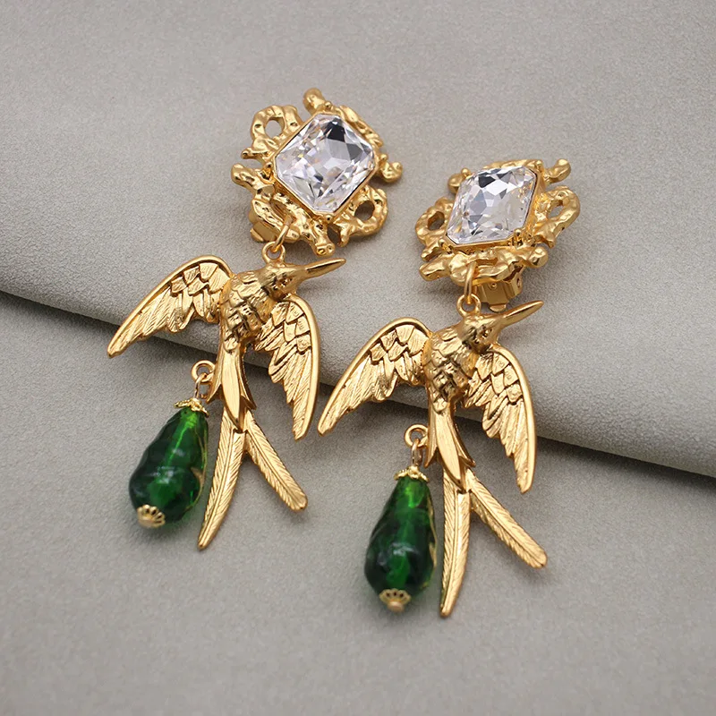 

Retro Swift Lucky Bird Jewelry Set - Stackable Necklace Earrings for Vintage Clothing Accessories Birthday Gift for Women Men