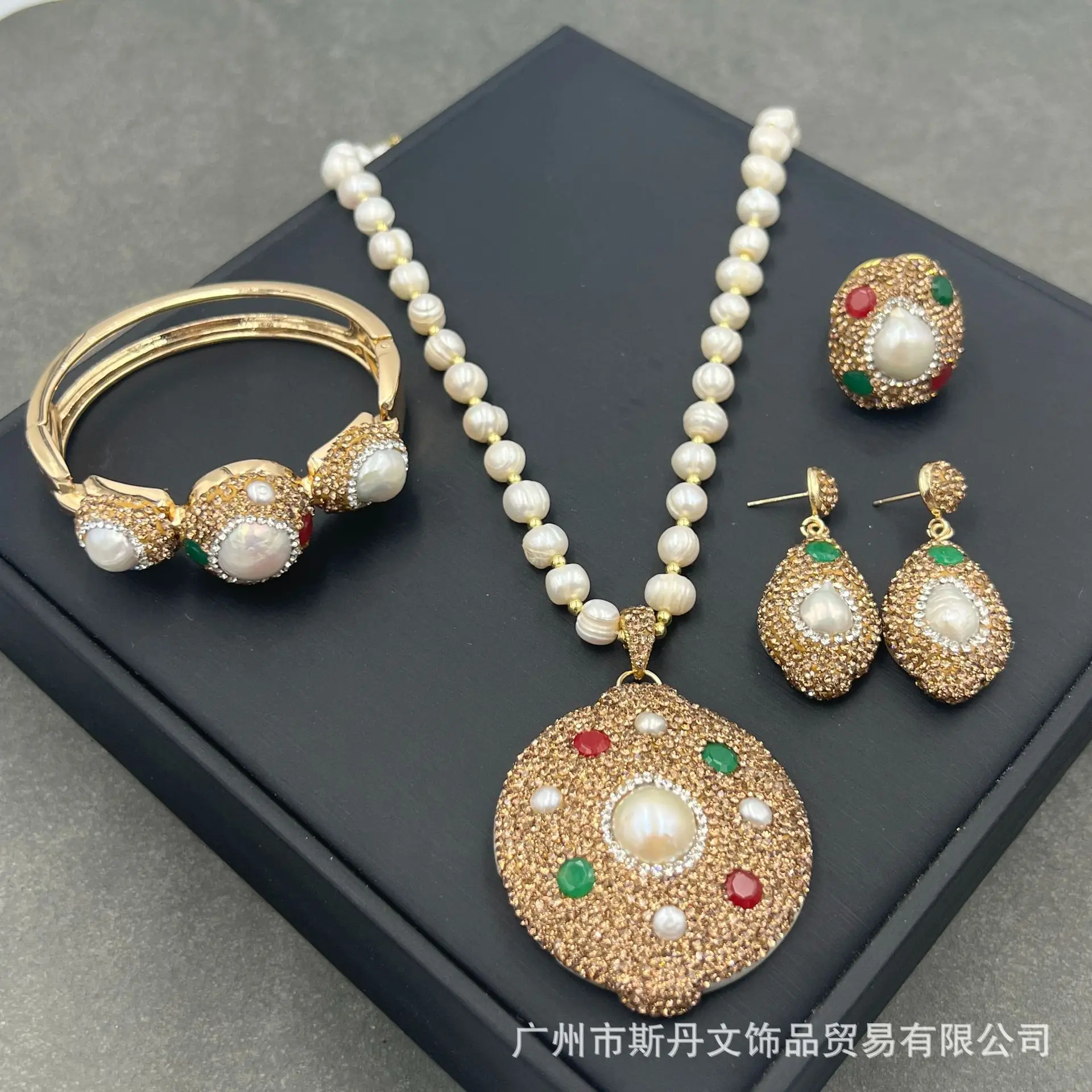 

Baroque recycled freshwater special-shaped pearl set, fashionable medieval plated crystal, necklace, earrings, ring bracelet.