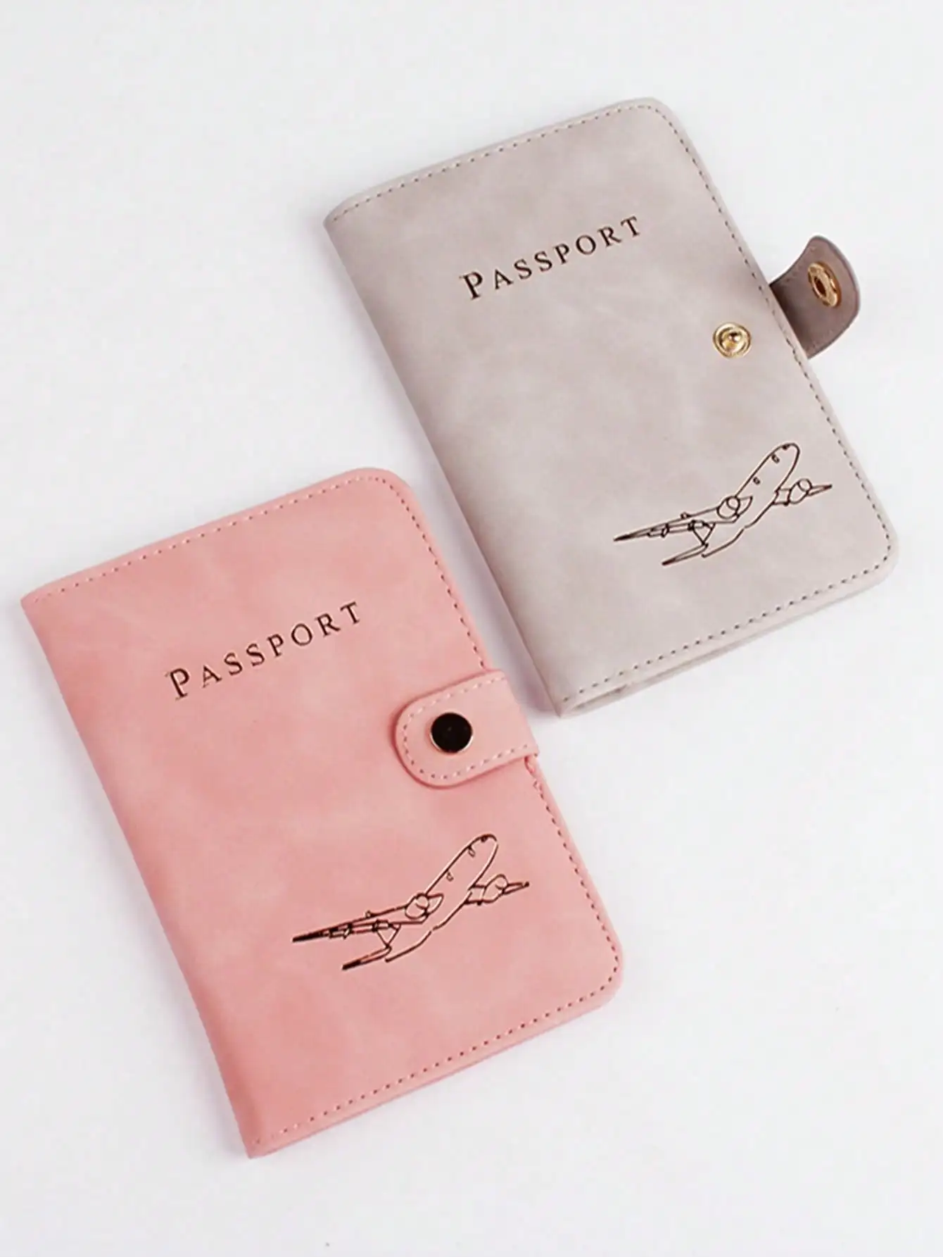 

Минималистичная обложка для паспорта с тиснением в виде самолета, розово-бежевая, для путешественников