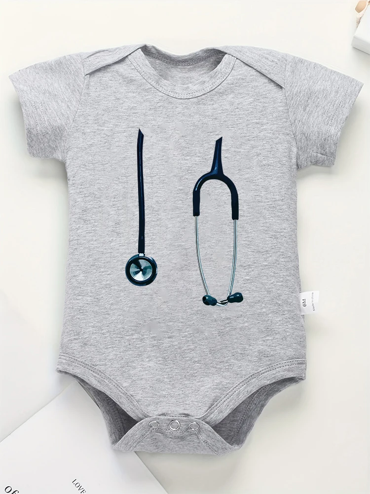 Onesies drôles de petit docteur pour bébé, style populaire mignon, tout-petit, combinaison pour fille, manches courtes, col rond, coton, bébé