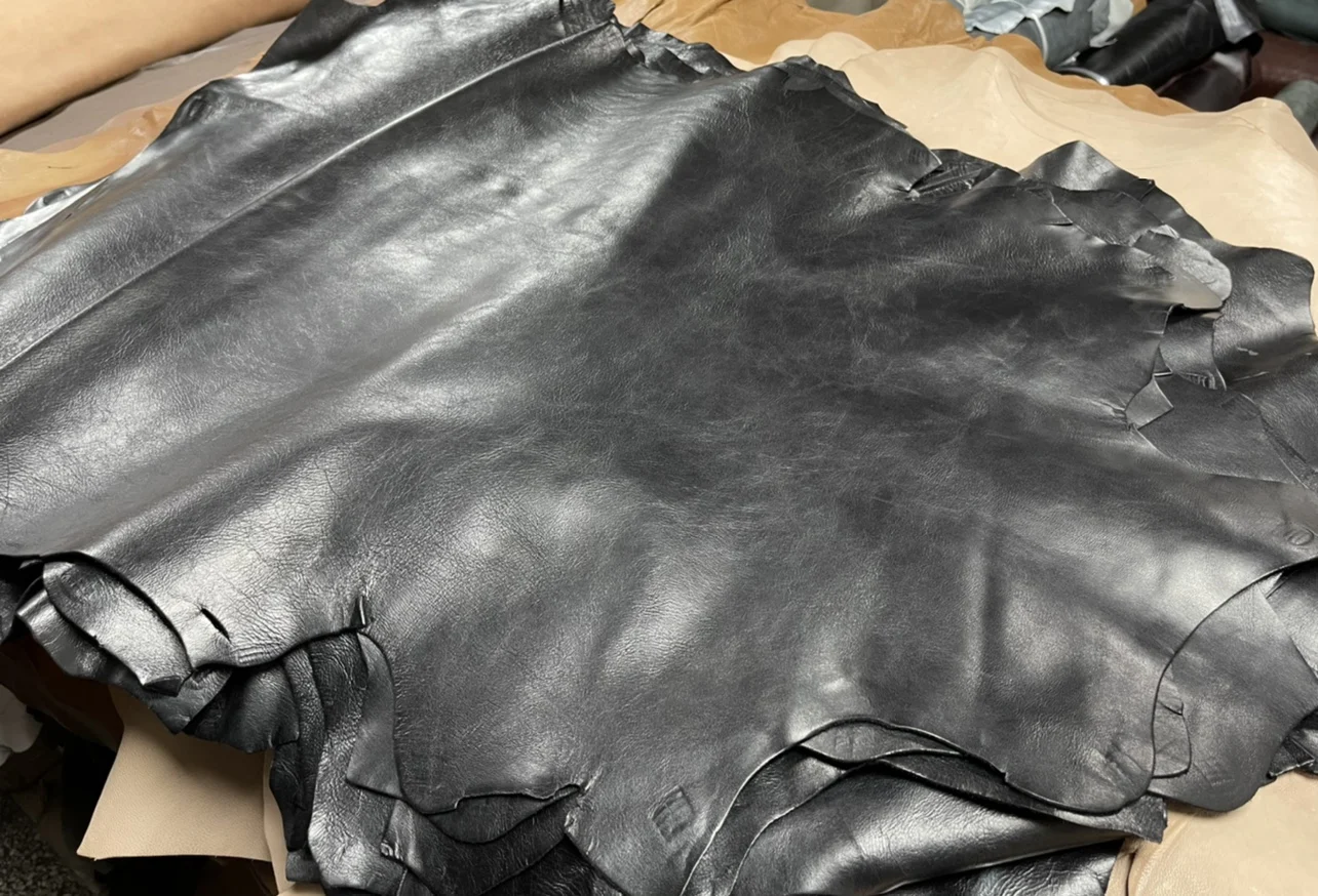 Hand-Rub Color First Layer Black Sheepskin, Silver Bottom, 4-5 SF, Thickness 1.2mm