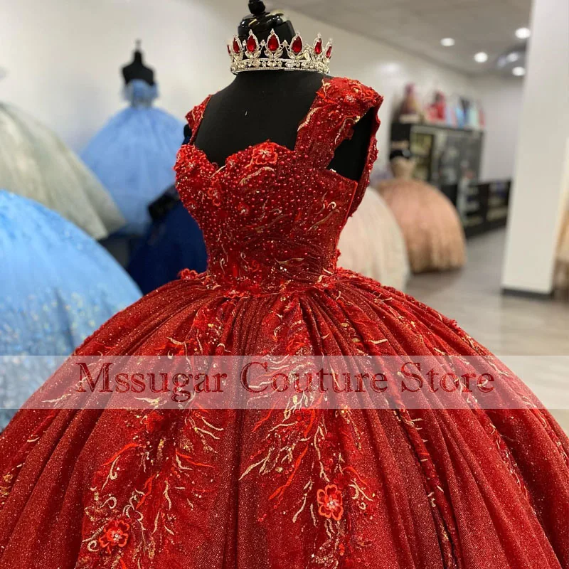 فساتين Quinceanera مزينة بالدانتيل ومزينة بالخرز ، فستان عيد ميلاد بدون الكتف ، فستان بلون أحمر لامع مطرز بالخرز ، فستان حلو 16 ، 2023