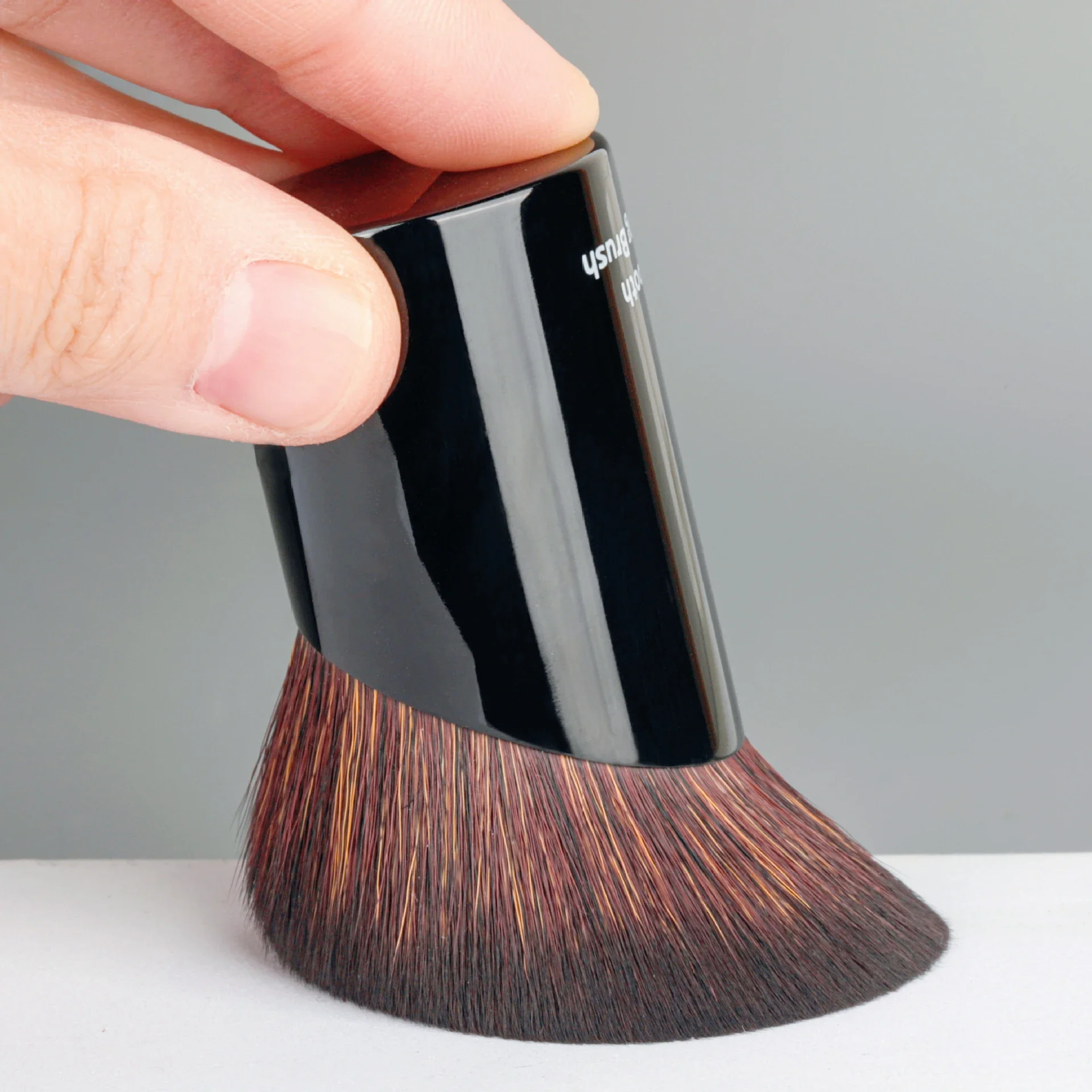 Kabuki Smooth Blending Makeup Brush Angled Portable Travel Powder Foundation Cosmetic Tool with Synthetic Hair