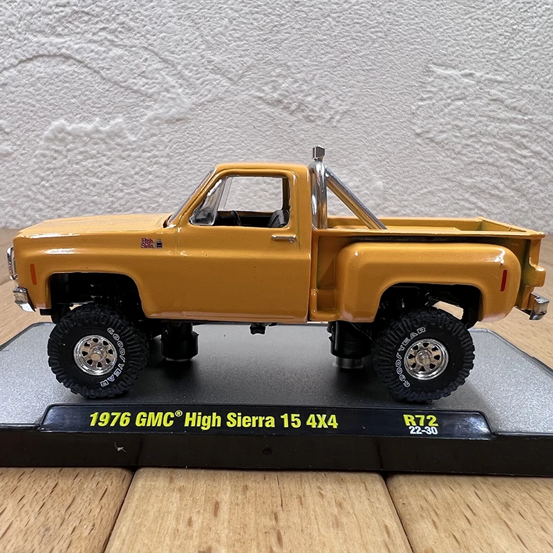 Diecast Alloy GMC High Sierra 15 4X4 Pickup Truck Cars Model, Adultos Brinquedos, Clássicos Lembrança Presentes, Exibição Estática, Escala 1:64, 1976