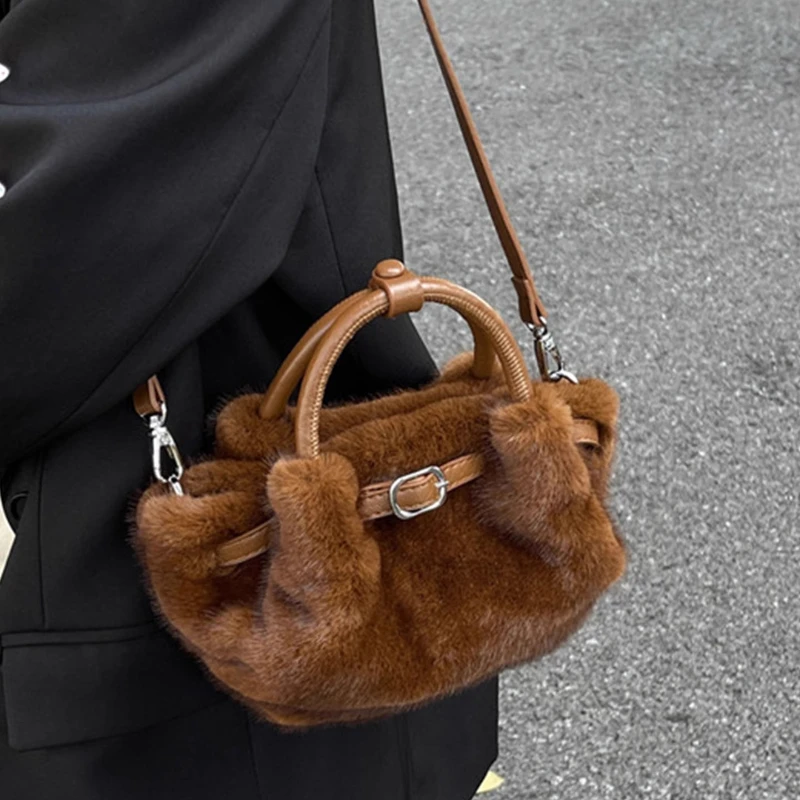 

Дизайн ремня, плюшевая сумка-ведро для женщин, зимние пушистые женские плиссированные сумки через плечо из искусственного меха, женские маленькие сумочки-кошельки