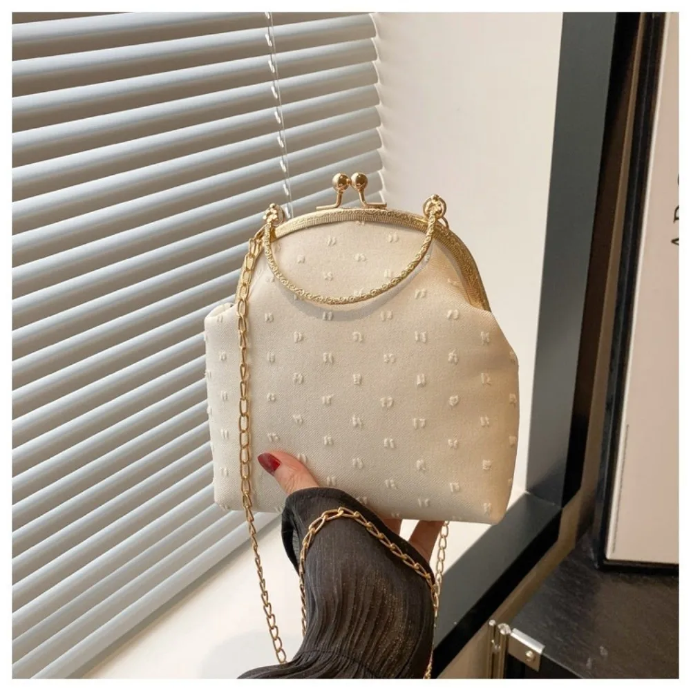 

Classic Luxury Clip Shoulder Bag Chain Strap With Top Handle Crossbody Bag Shell Shape Small Banquet Bag Holiday Travel Use