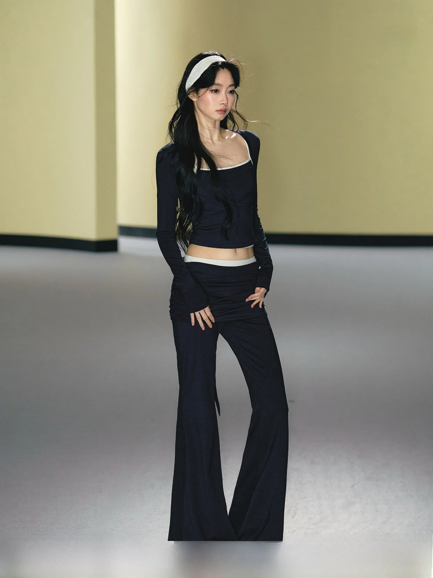 

AGAM Yoga Three-Piece Set High Waist Long Pants Color Block Long Sleeve Open Cardigan Sling Strap Micro Flare Yoga Pants