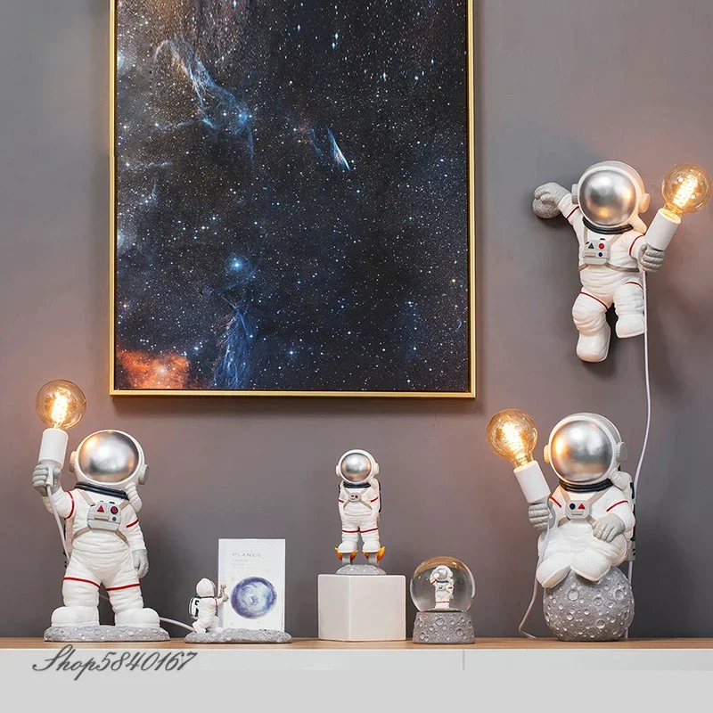 Modern Astronaut Table Lamp Art Deco Resin Lamp Table Bedroom Lamp Creative Living Room Loft Decoration Space Man Desk Light LED