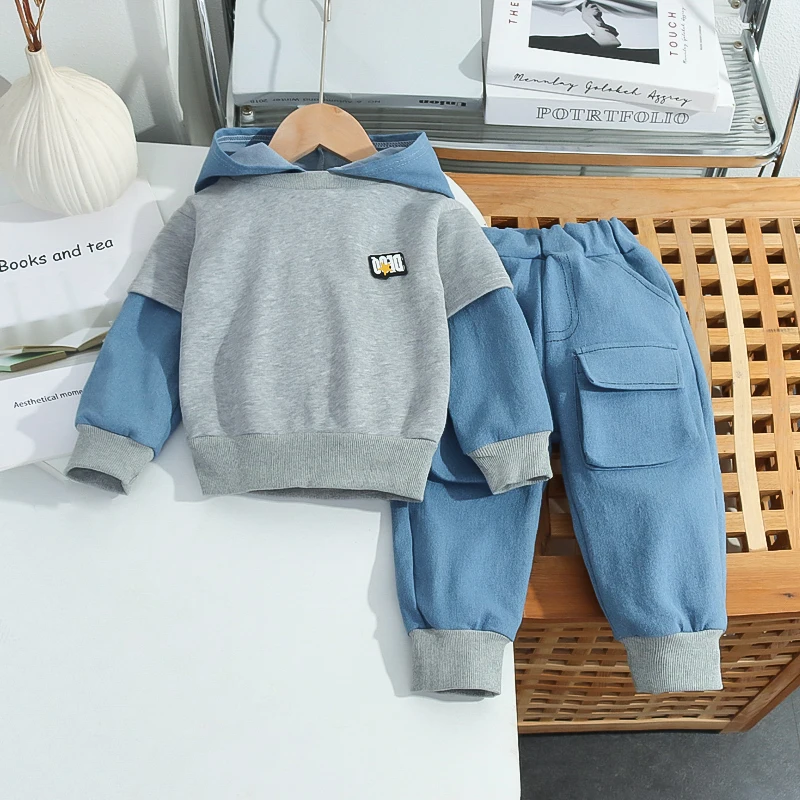 

Весенне-осенний новый модный тренд для мальчиков, джинсы сшитыми джинсами, толстовка с капюшоном, штаны для мальчиков, комплект из двух предметов