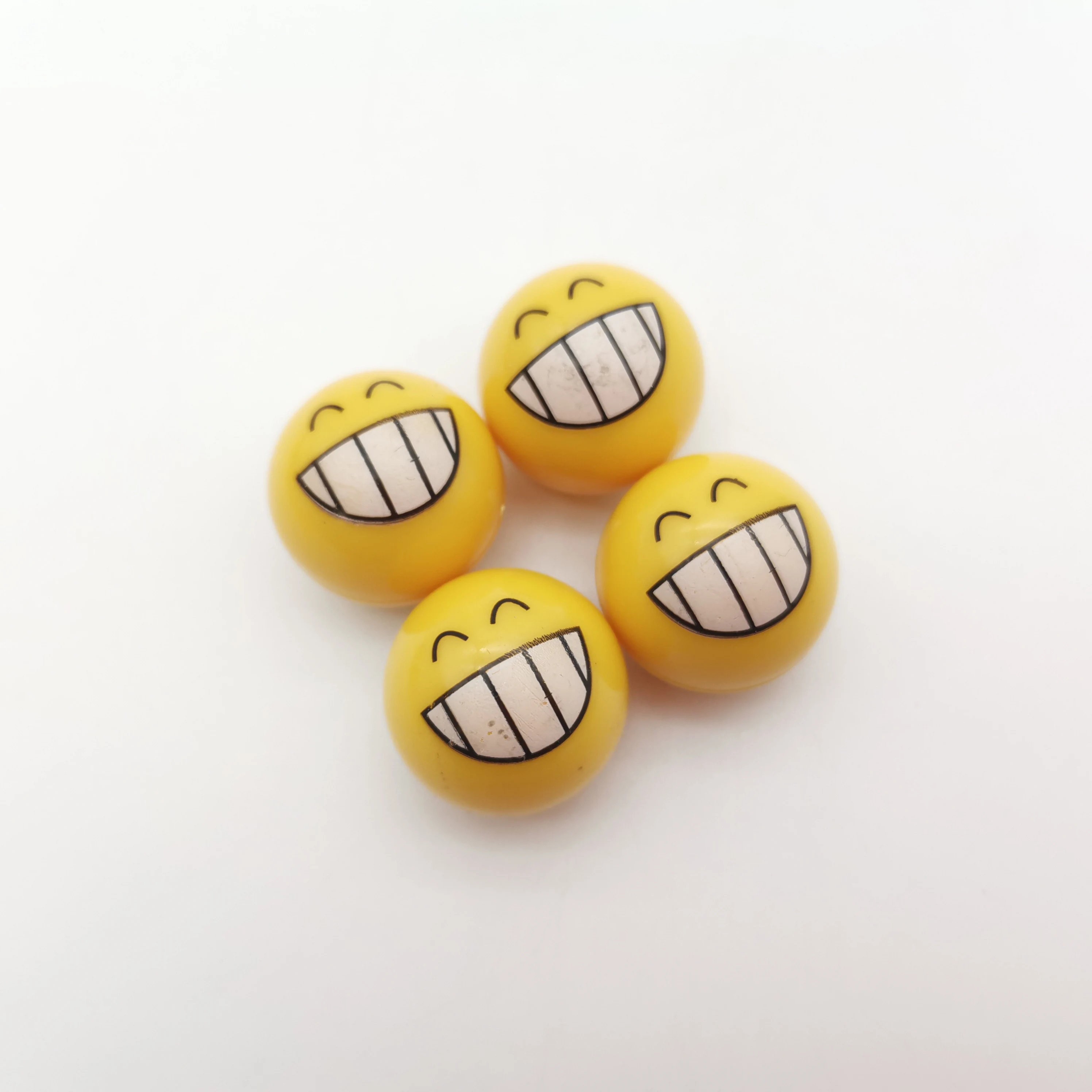 4pcs Anti Theft Car Moto Bike Wheel Tires Valves Caps Cute Funny Yellow Smile Face Ball Car Styling Tire Valve