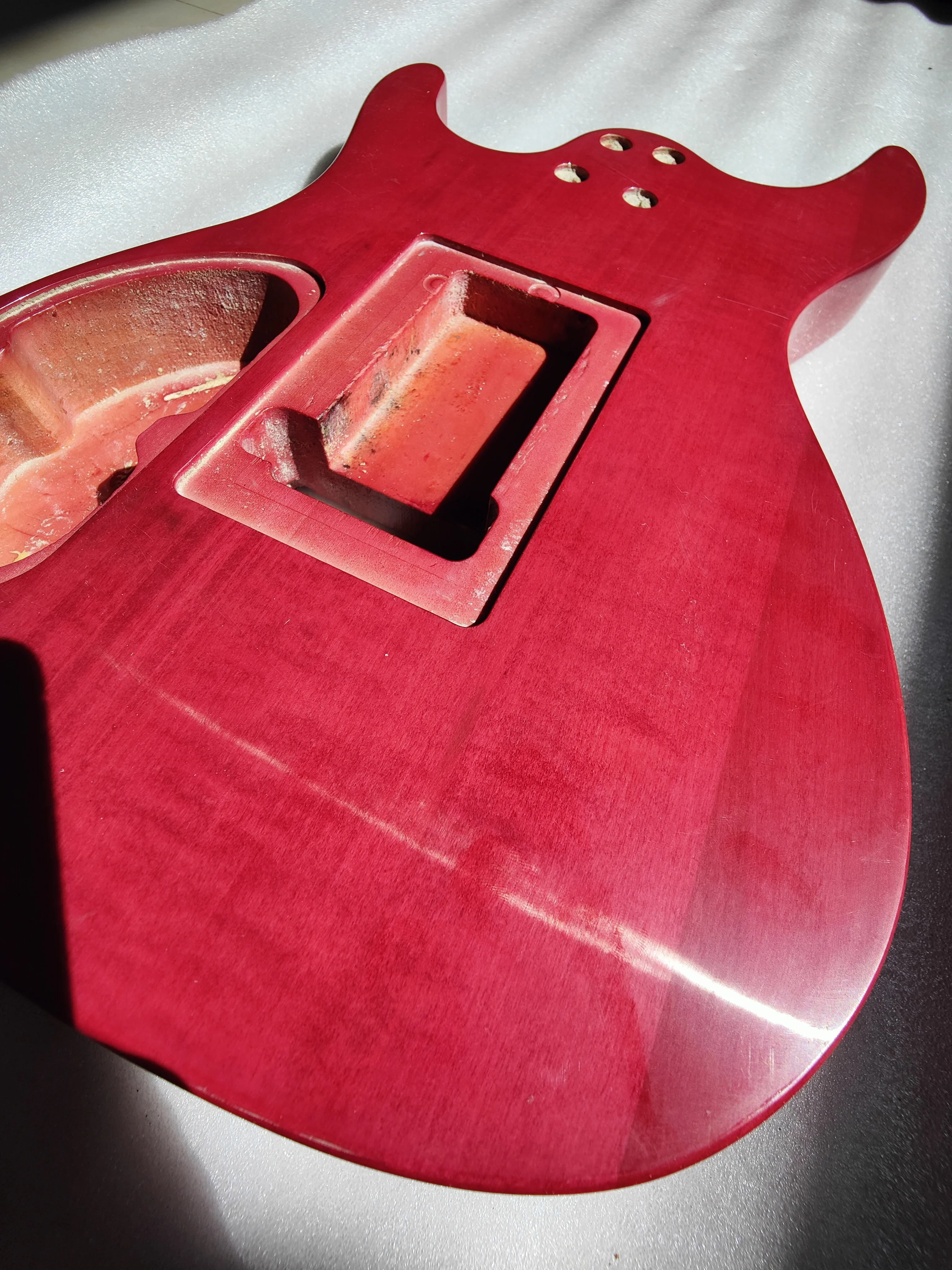 Stock DIY Slat Defective Custom D Original Floyd Rose Electric Guitar Body SSH Finished Red Flame Maple Veneer Guitarra Barrel