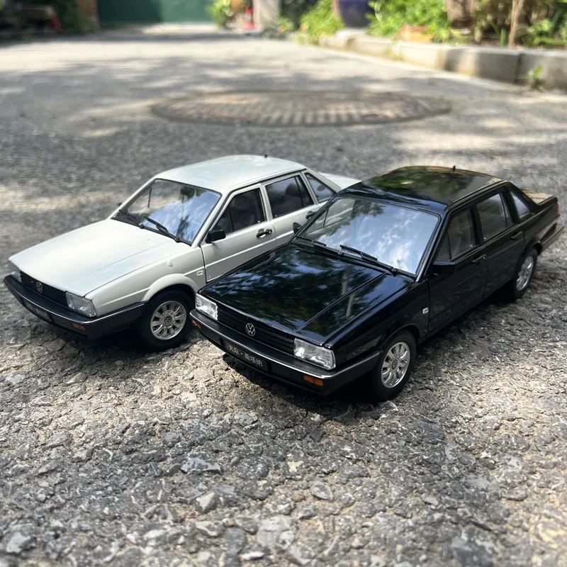 

Dealer Edition Car Model,1:18 Volkswagen VW Santana,Passat B2,Paint Not Good,Diecast Model for Collections,Display and Gift
