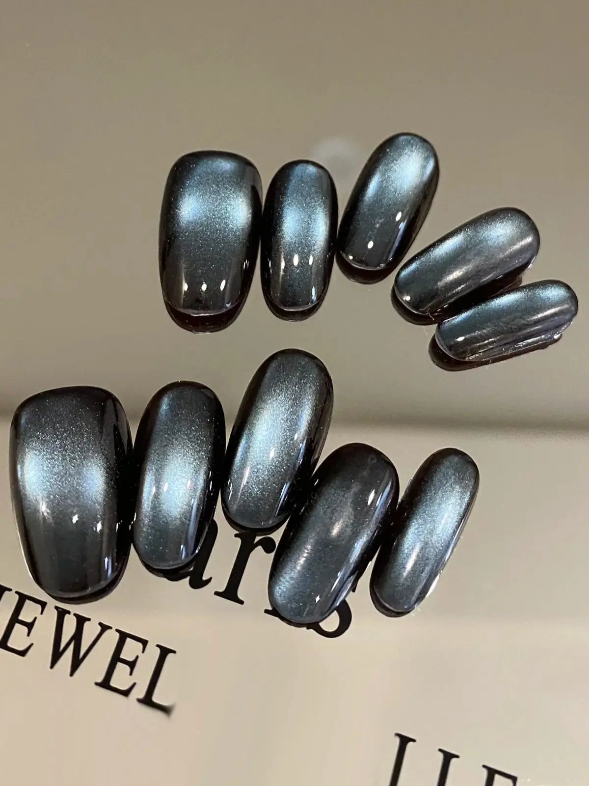 Faux ongles courts à pression, yeux de chat bleus, comprenant 1 feuille d'onglets adhésifs et 1 Mini lime, 10 pièces