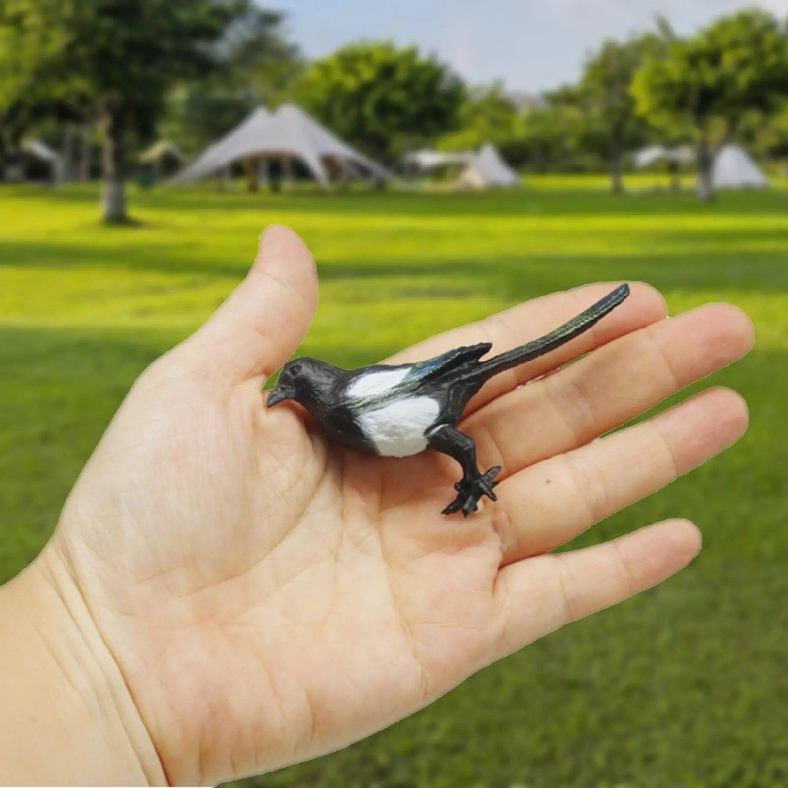 Magpie Simulation Bird Artificial Bird Model Animal Bird Figurine,Statue for Patio,Yard Art Garden Micro Landscape