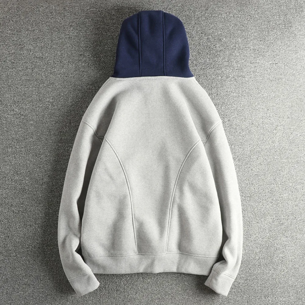 Męska bluza z kapturem z grubego, aksamitnego materiału, z prostymi haftowanymi literami, kontrastowymi przeszyciami, modna bluza z kapturem.