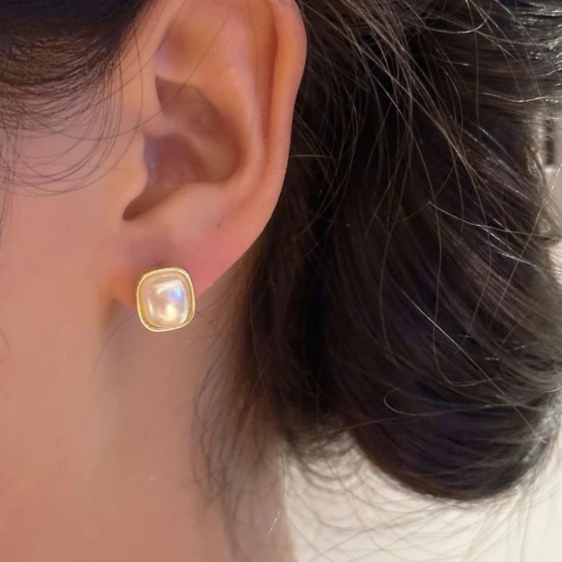 أزياء المرأة ريترو الحب أقراط اللؤلؤ 2026 جديد لطيف ضوء الفاخرة المتخصصة تصميم الأذن الملحقات