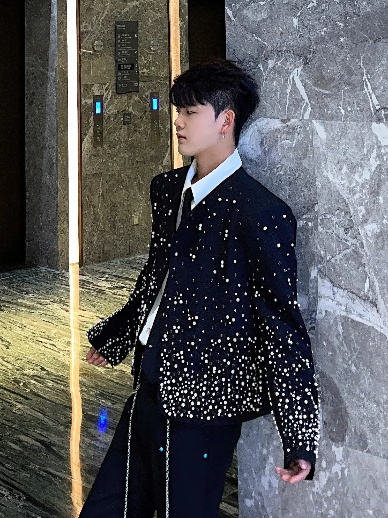Men's 2025 Spring Autumn New Original Design Padded Shoulder Jackets Men's Small Fragrant Beaded Diamond Padded Shoulder Jacket
