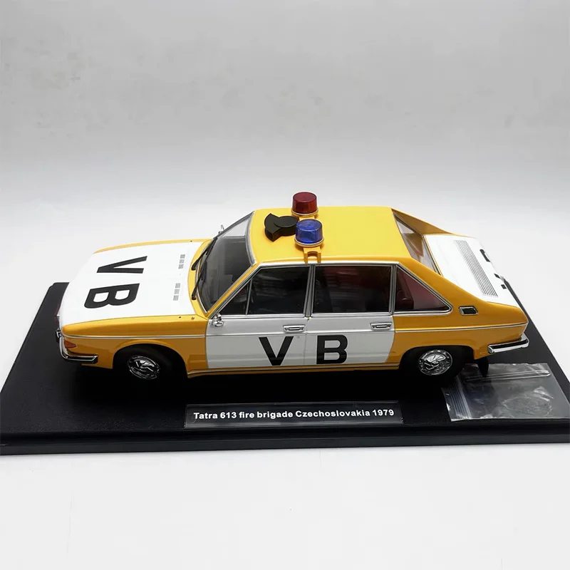 

KK масштаб 1:18 сплав Tatra 613 1979, литой под давлением миниатюрный игрушечный автомобиль, имитация классической модели, сувенир, коллекционные предметы, демонстрационные подарки