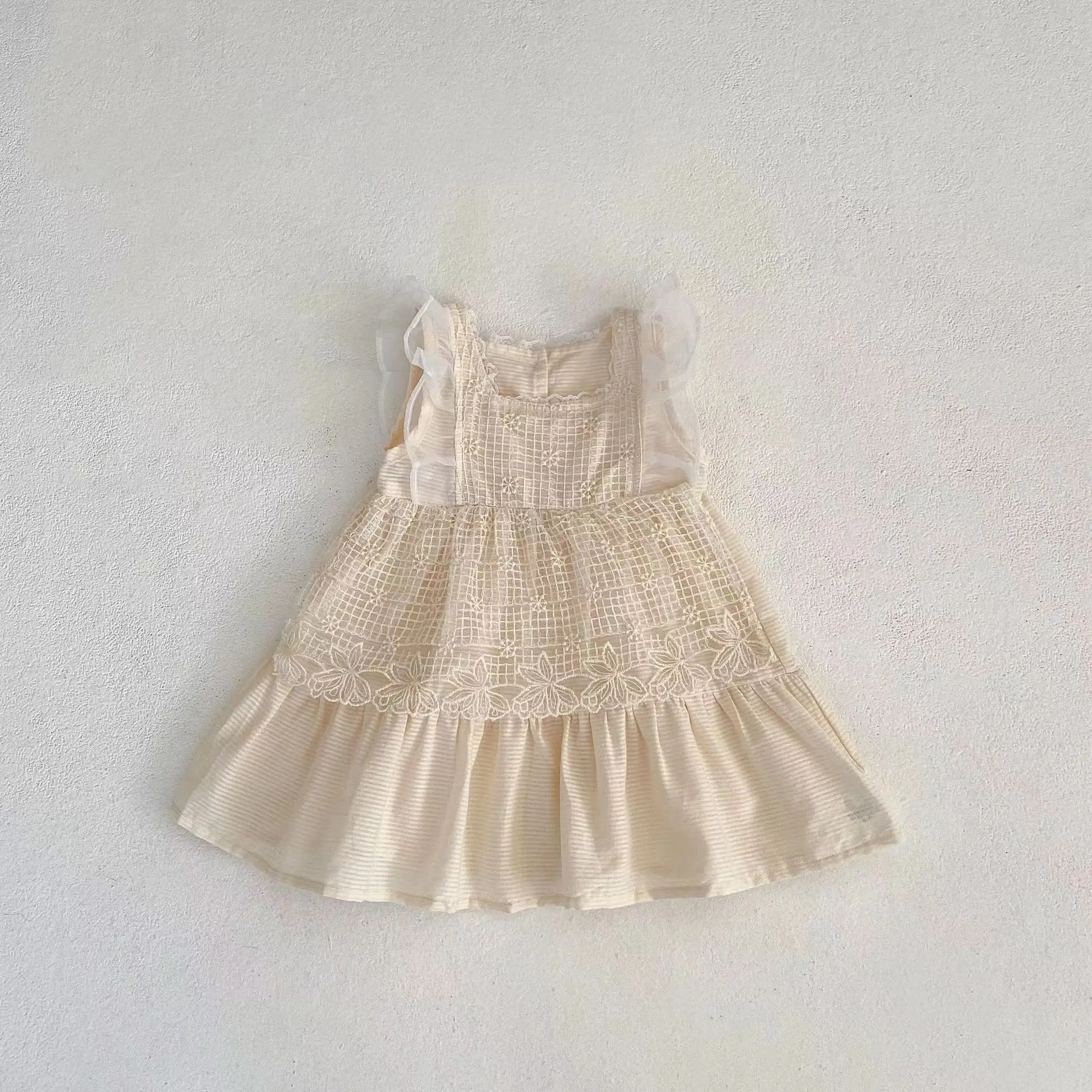 Robe de princesse pour petite fille, tenue de banquet de cent jours, à manches volantes, en dentelle, à la mode, été 2024