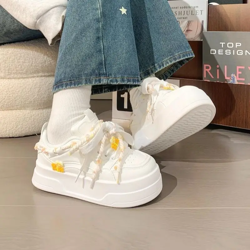 2026 New Cute Women Platform White Sneakers Thick Sole Trendy Casual Skate Shoes Versatile All Match Niche Design Hot Sale view 4