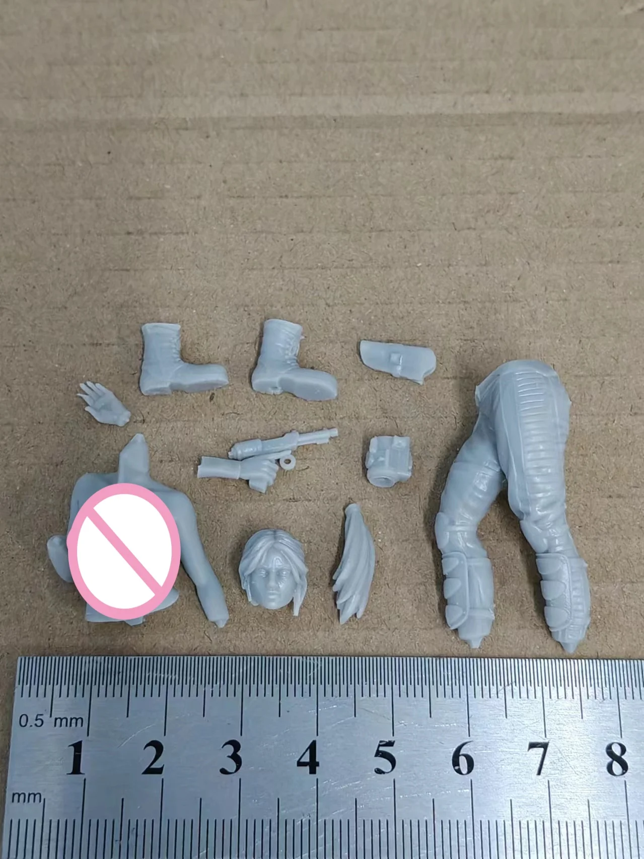 Figurka żywiczna Lucy w skali 1/24 DIY Dwie wersje Model Kit Niezmontowany Niepomalowany Rzeźba zabawka