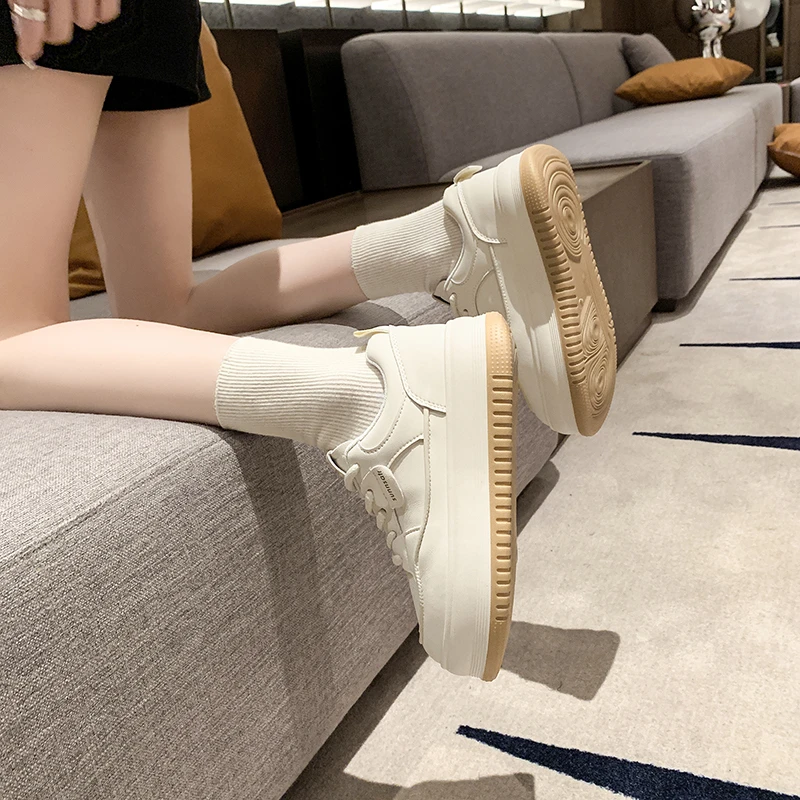 Little White Shoes with Thick Soles and Increased Height, New Lightweight Sports Shoes for Autumn 2024, Student Casual Shoes