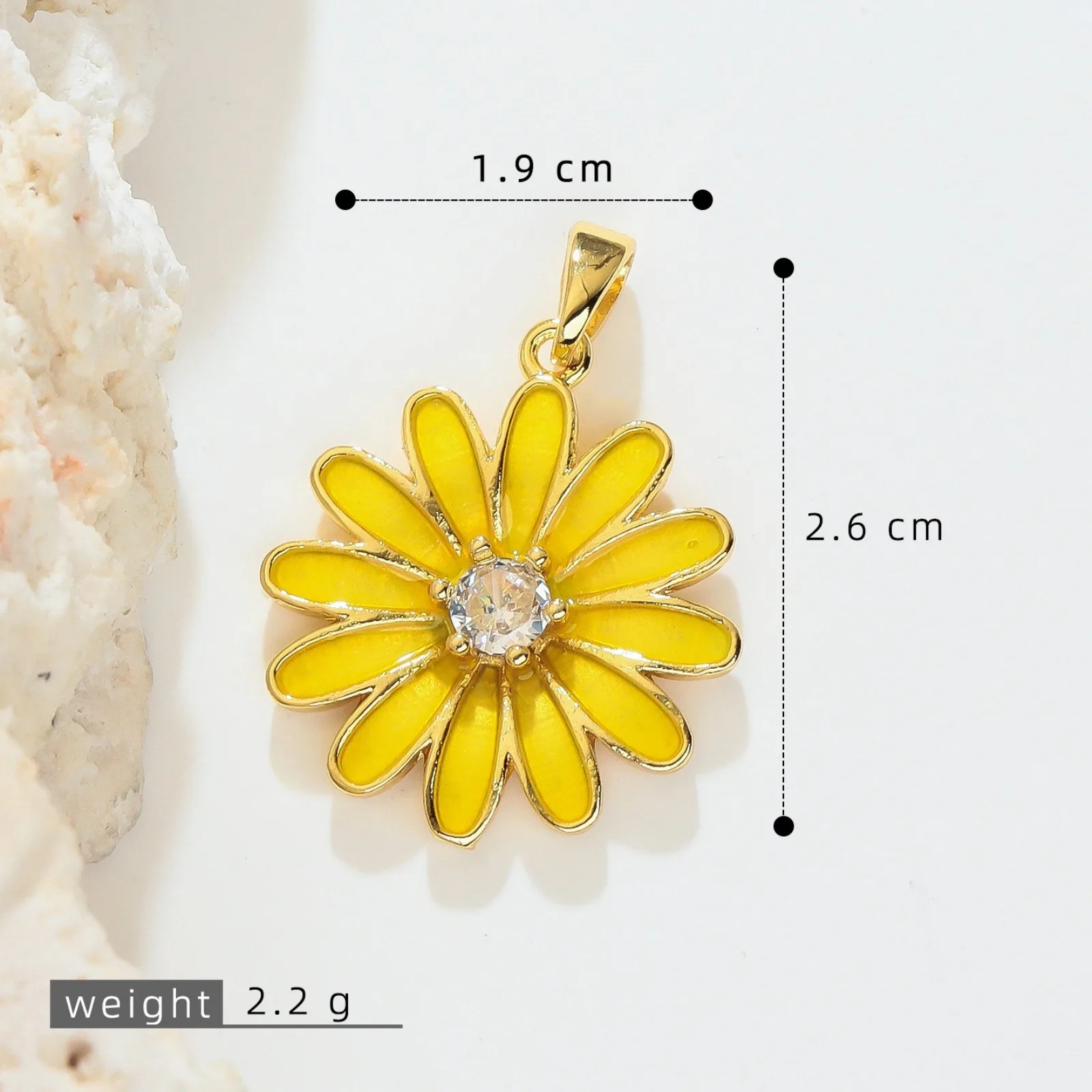 1 Stück Gänseblümchen-Blumen-Emaille-Anhänger mit klaren Zirkonia-Steinen, 18K vergoldeter Messing-Anhänger für DIY-Halsketten-Schmuckherstellung, Großhandel – Detail 1