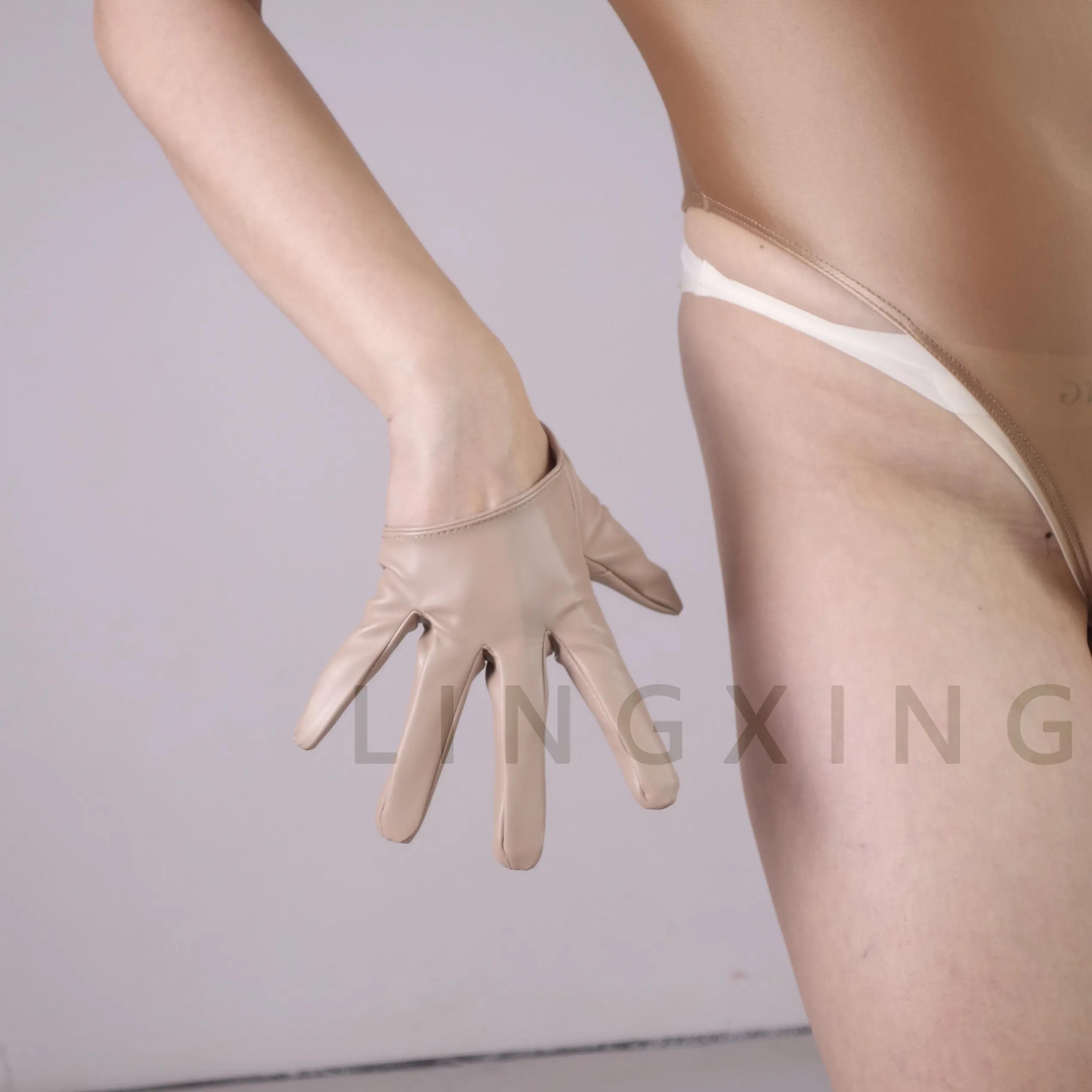 Modische Damen Halbhandschuhe aus Kunstleder PU Fingerlose Tanz- und Bühnenauftrittshandschuhe Persönliche Kurze Schwarze Handgelenkstulpen – Detail 9