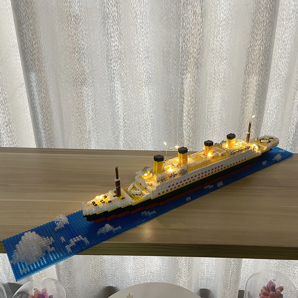 Exquisite Titanic Micro Mini Building Blocks Toy: High-Quality Detailed Design, Perfect for Home Decor, Distinctive Gift Idea