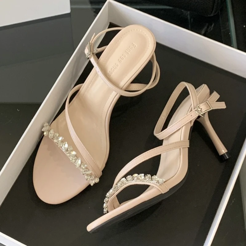 

Сексуальные босоножки на высоком каблуке, женские летние роскошные кристаллы с узким ремешком, вечерние модельные туфли на тонком высоком каблуке, модные брендовые дизайнерские туфли на каблуке
