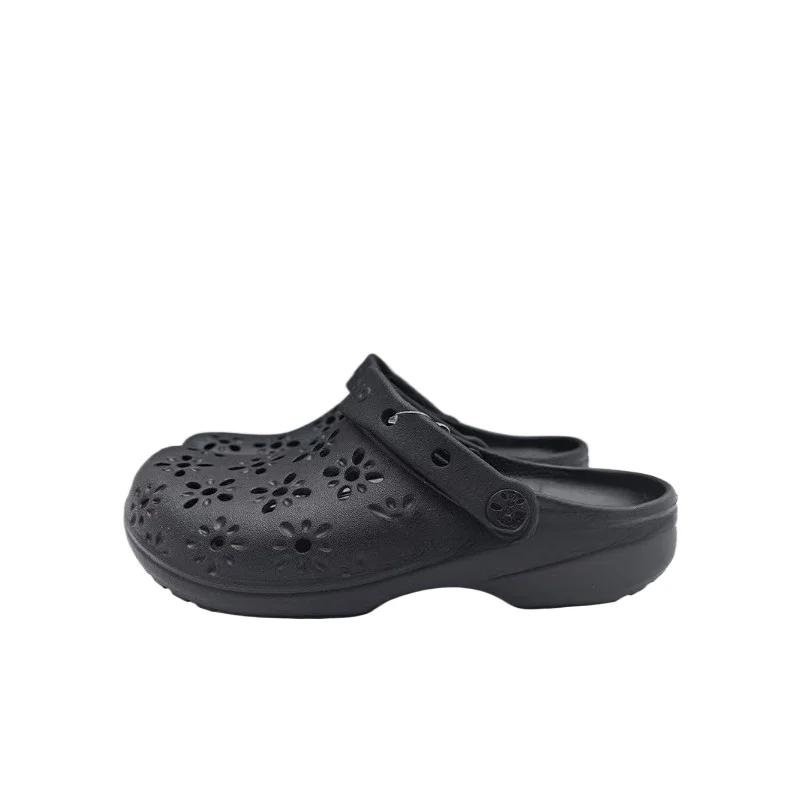 

2026 new fashion women's flower heart hole shoes, casual breathable beach shoes and half-slip sandals.