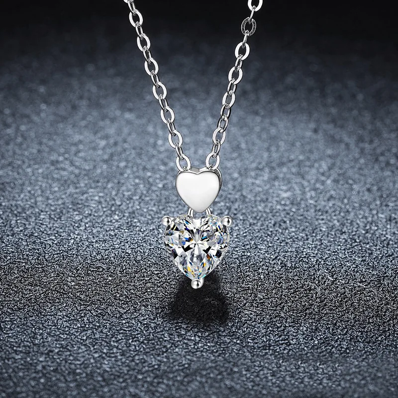 S925 pure silver heart necklace, women's light luxury moissanite pendant, collarbone chain, silver jewelry wholesale