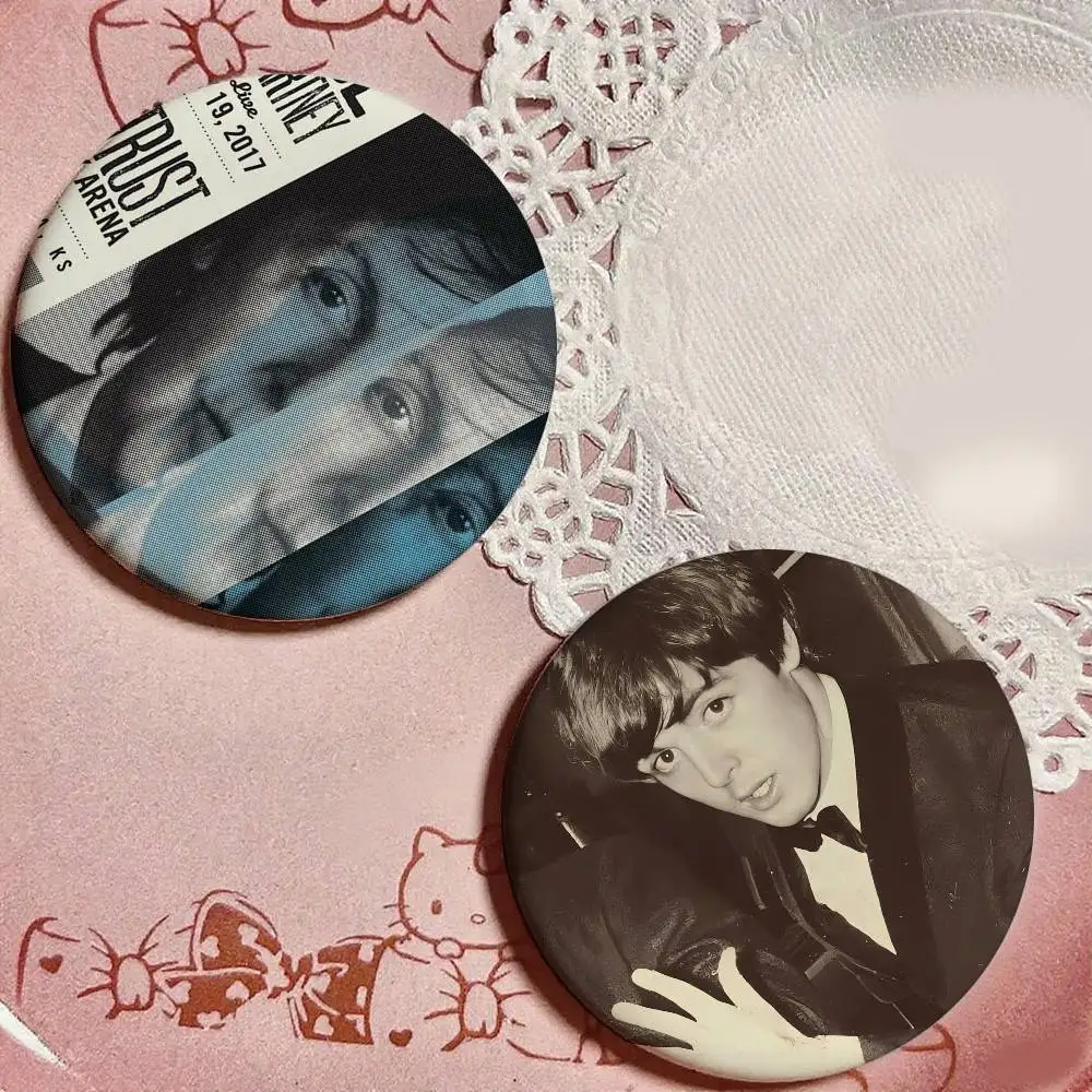 شارات بول سينجر M-McCartney شارة ليزر مستديرة أنيمي بروش كارتوني ملابس على ظهره ملحقات طية صدر السترة #4