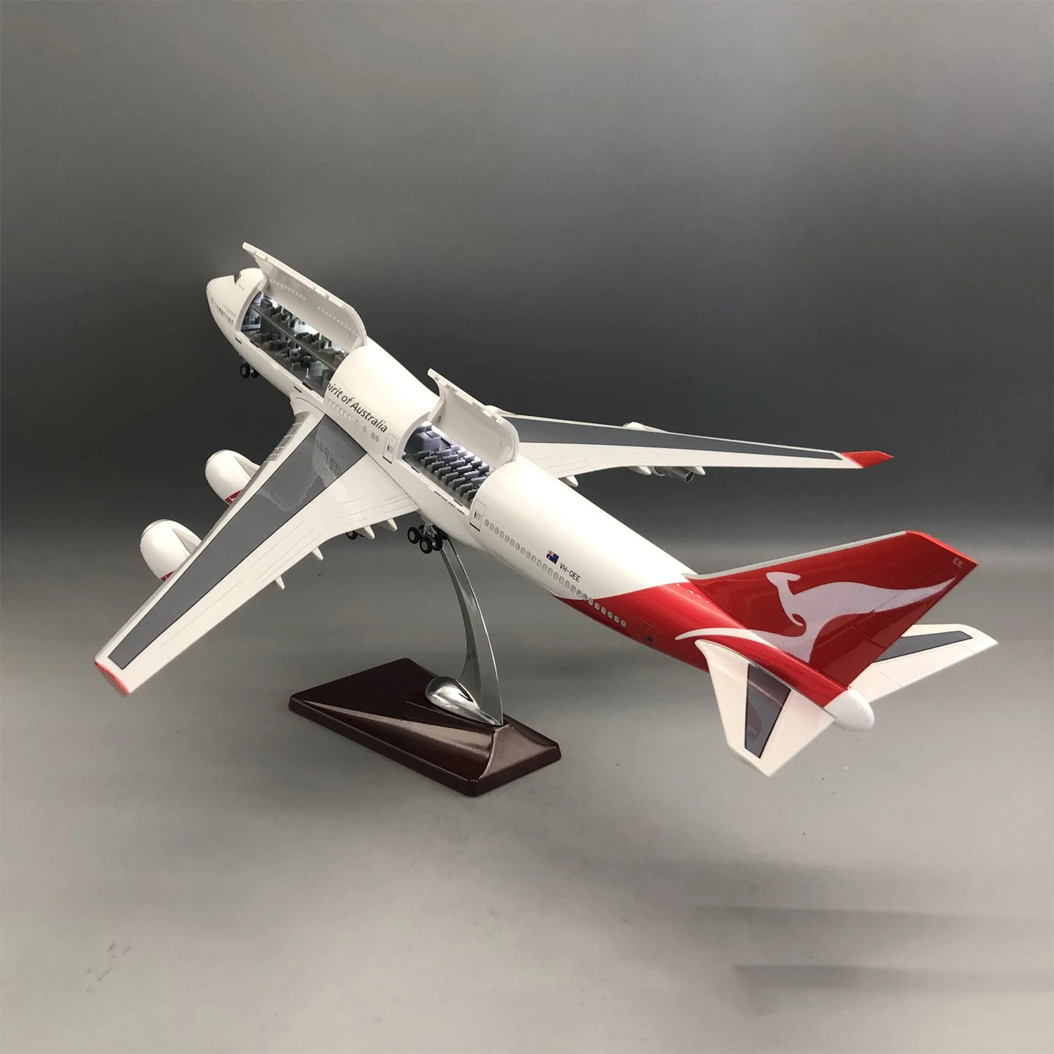 1/150 Scale 47cm Qantas Airways B747 Resin Aircraft Models With LED Light Openable Cabin Door Airplane Diecast Static Decoration