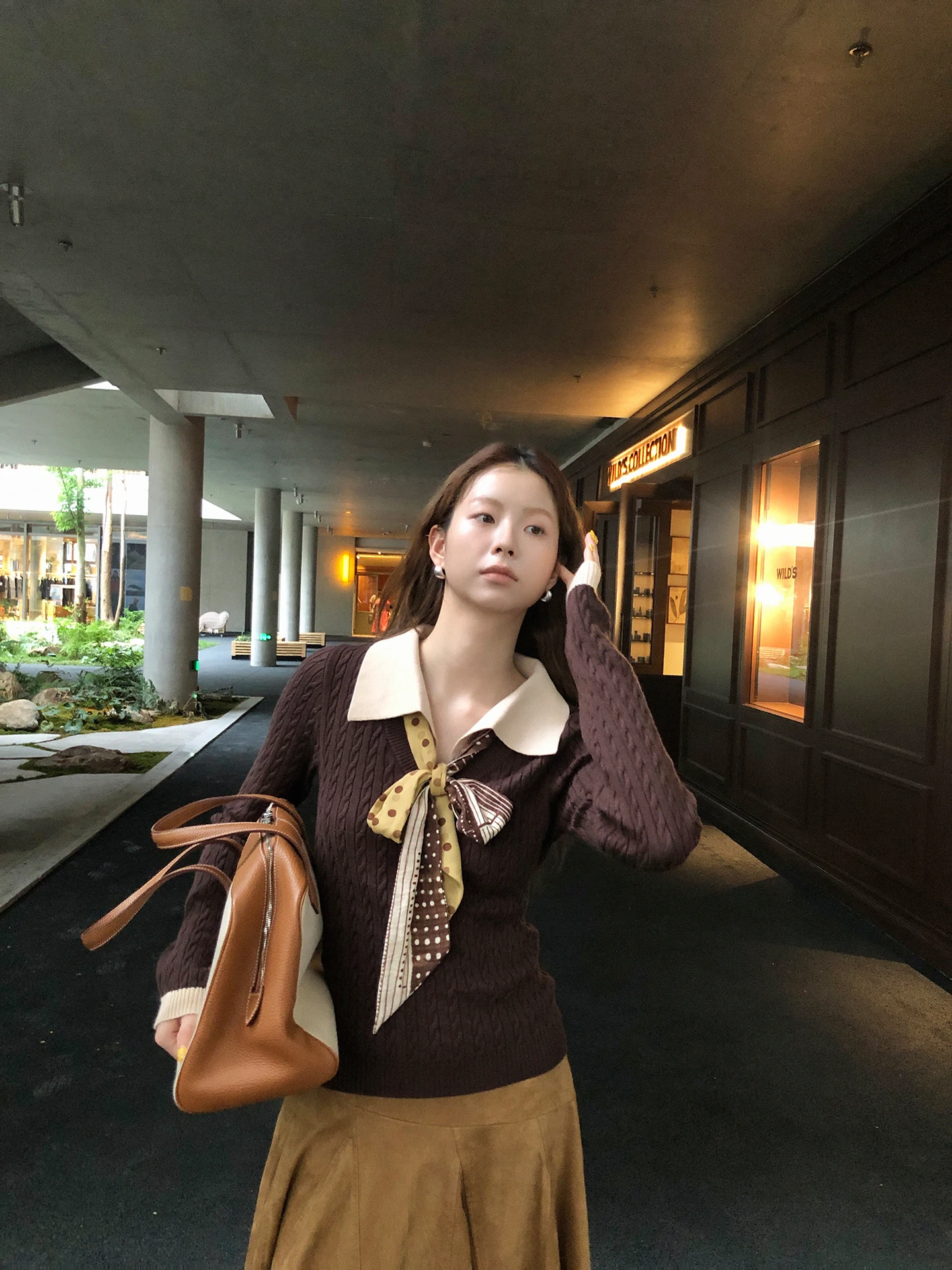 

Женская трикотажная одежда Sli: зимняя верхняя одежда, уникальная, красивая, модная, с длинными рукавами, воротником, прямым кроем, из чистого трикотажа.