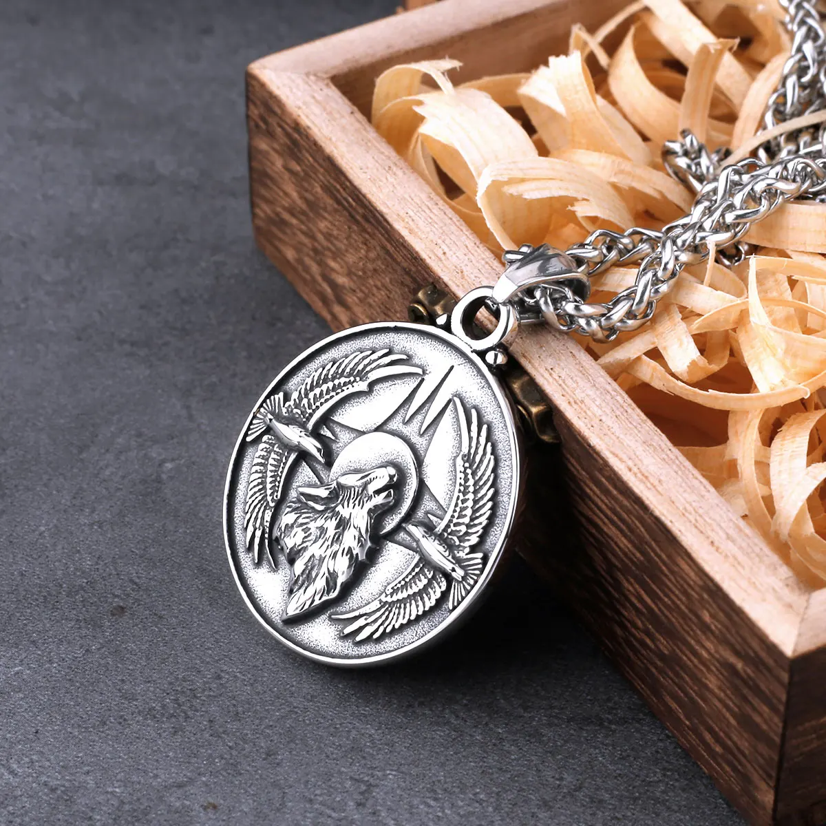 Classic Wolf and Crow Men's Stainless Steel Pendant Necklace Nordic Viking Trend Simple Jewelry with Wooden Box