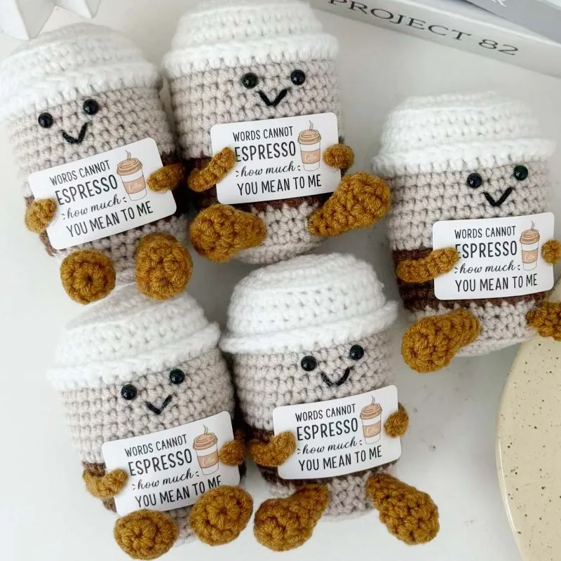 اليدوية محبوك الطاقة الإيجابية فنجان القهوة عناق دمية الجيب مع بطاقة ديكور غرفة المنزل الحلي المنسوجة يدويا هدايا عيد الميلاد