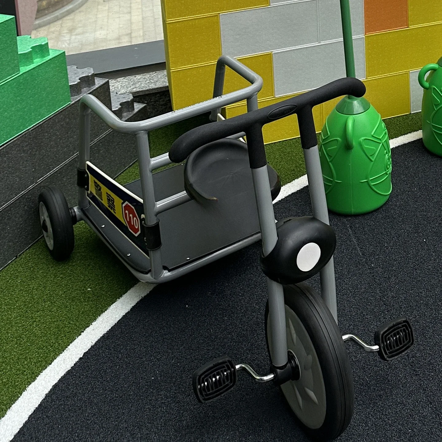 Cycling bicycles can carry sensory integration training Multi-person children's indoor and outdoor tricycles