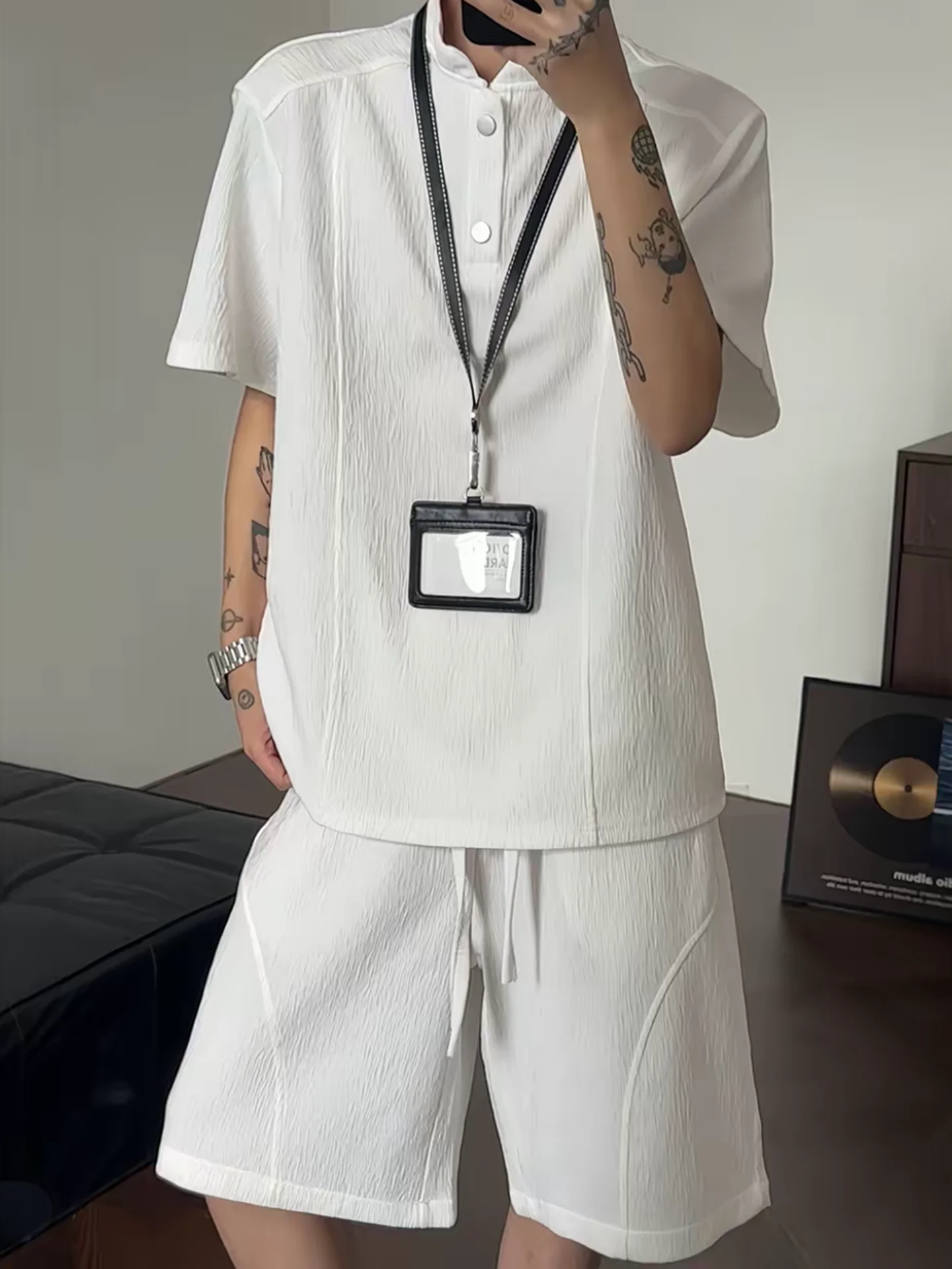 Conjunto Cleanfit de Seda Blanca para Hombre, Camiseta de Verano Delgada con Cuello Henley y Textura, Pantalones Cortos, Conjunto de Dos Piezas, Ropa Deportiva Informal