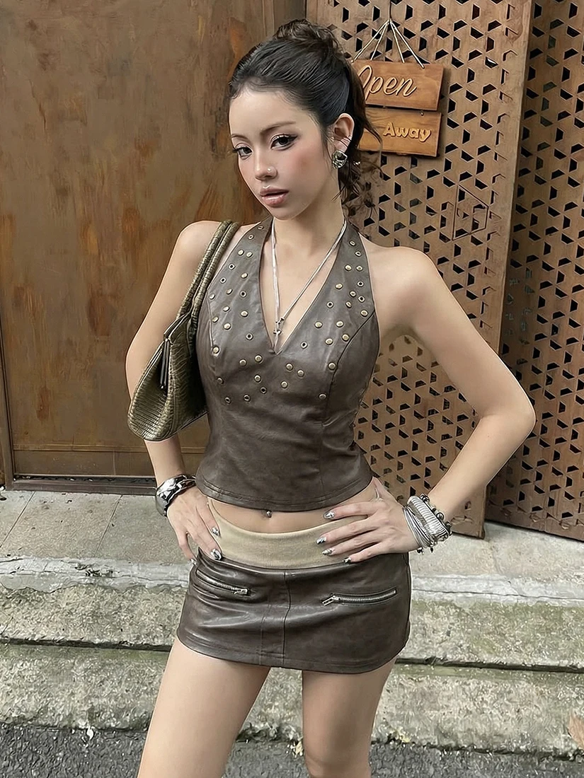 

Style Women's Fashion Set with Rivet PU Leather Skirt And Neck Hanging V-neck Top Short Sleeve Hot Girl Outfit